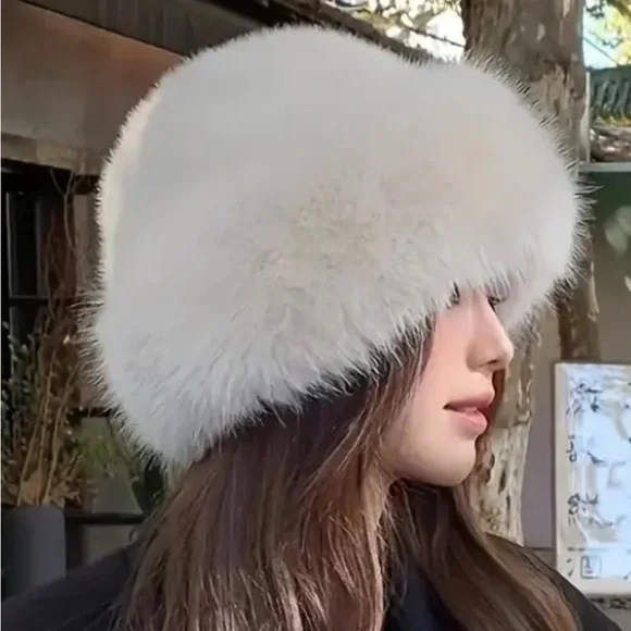 Elegant Gray Fur Hat - Picture 1 of 4